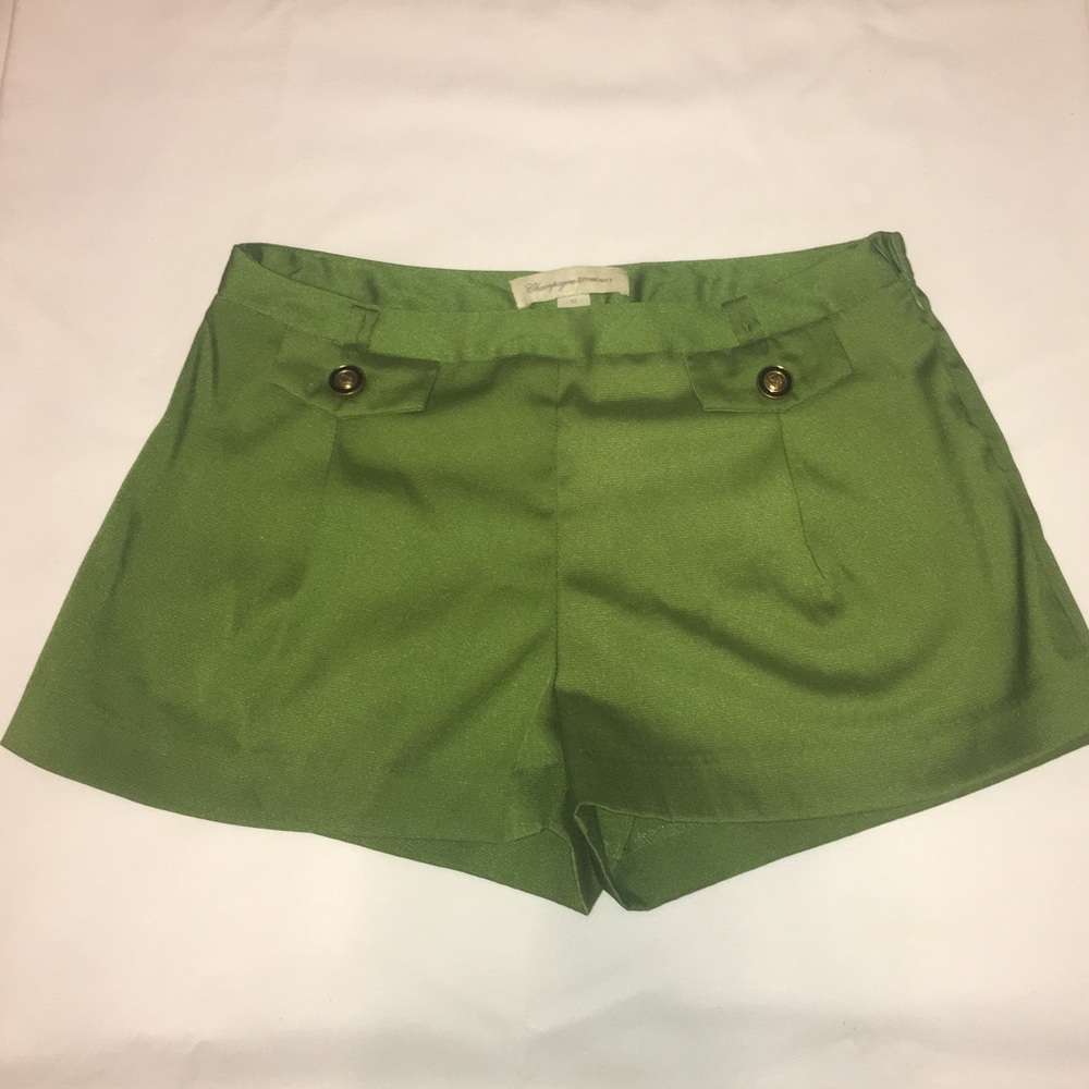 Gorgeous Green Champagne & Strawberry Shorts 💚💚