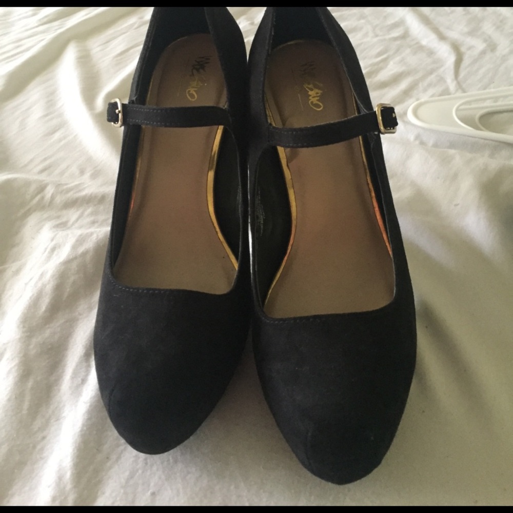 Black Mossimo Pumps