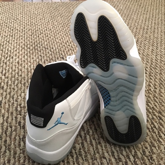 Jordan 11 'Columbia' - Picture 2 of 3
