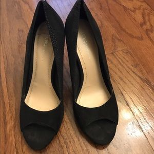 Bcbg peep toe pumps