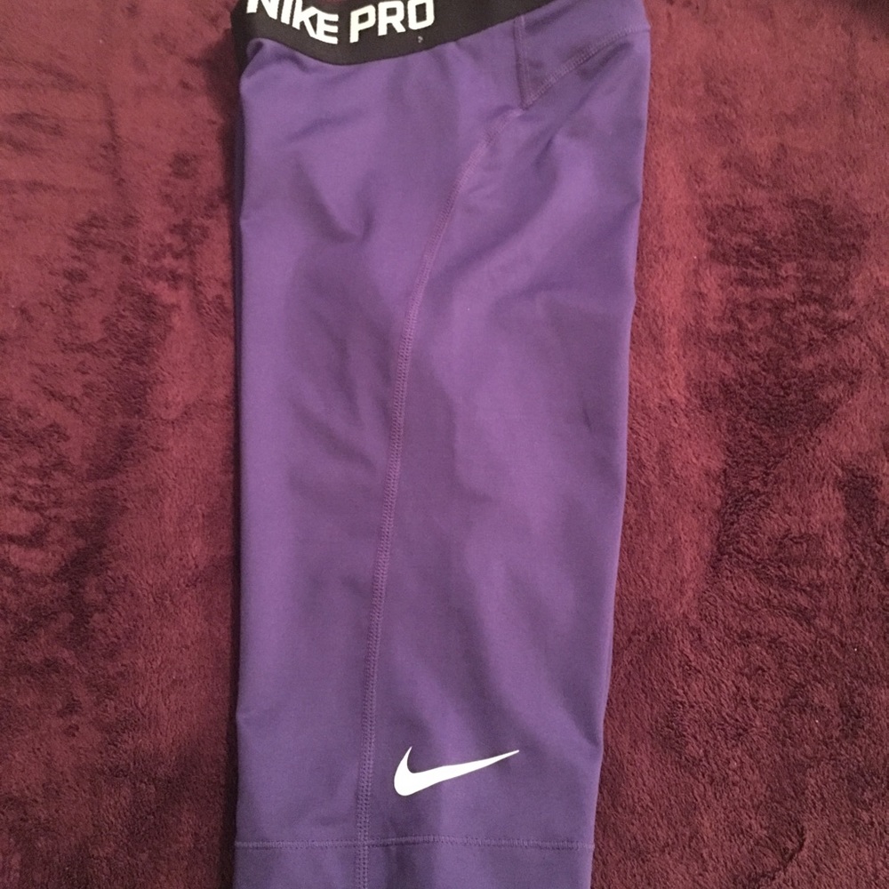 💜NWOT NIKE COMPRESSION TIGHTS💜