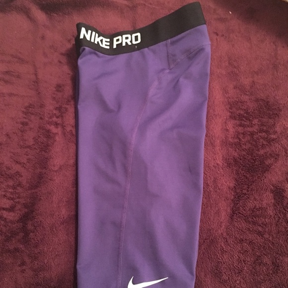 💜NWOT NIKE COMPRESSION TIGHTS💜 - Picture 2 of 3