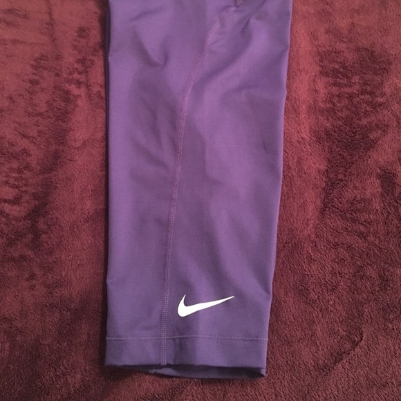 💜NWOT NIKE COMPRESSION TIGHTS💜 - Picture 3 of 3