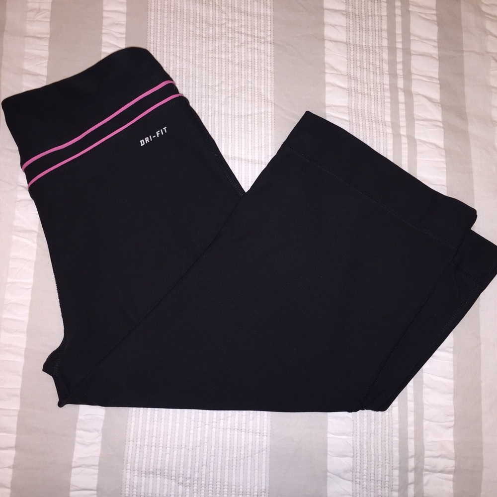 NIKE Crop Workout Pants