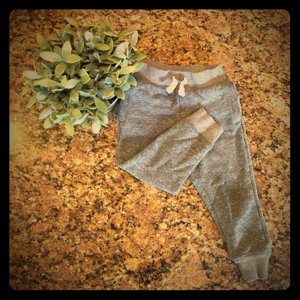 Grey comfy and cute joggers. 18m EUC