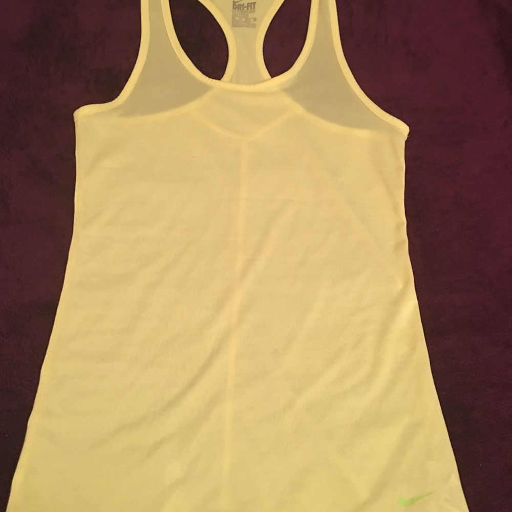 💛NWOT NIKE TOP💛