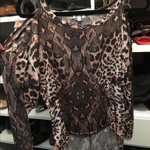 Size L "Buffalo" shirt.