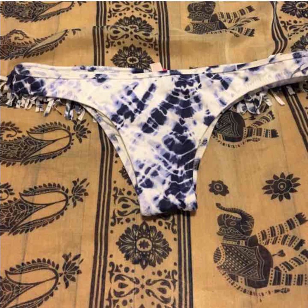 Victoria's Secret cheekster bottoms! Medium