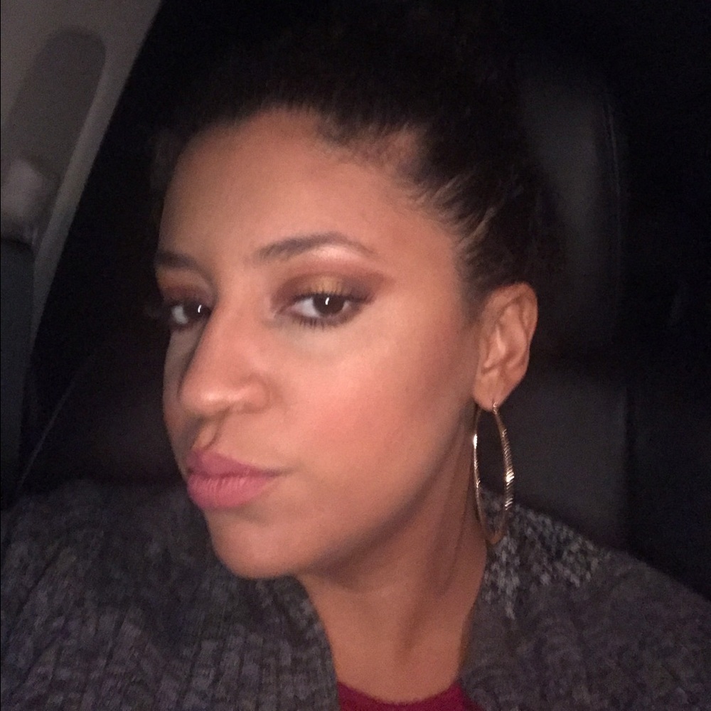 Meet your Posher, Yadira