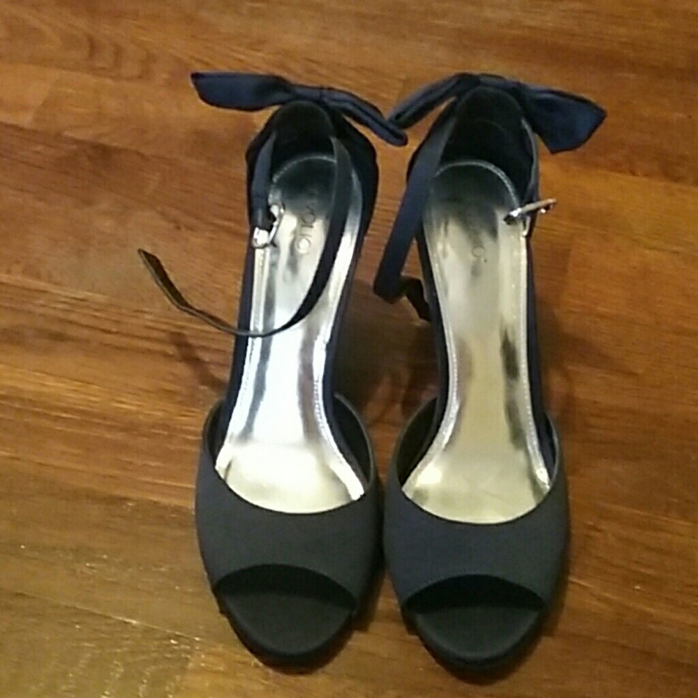 Blue Wedges