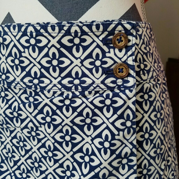 🌟SOLD🌟Lilly Pulitzer Corduroy Wrap Skirt - Picture 3 of 4