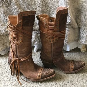 Size 8.5 tall, brown, Corral boots!