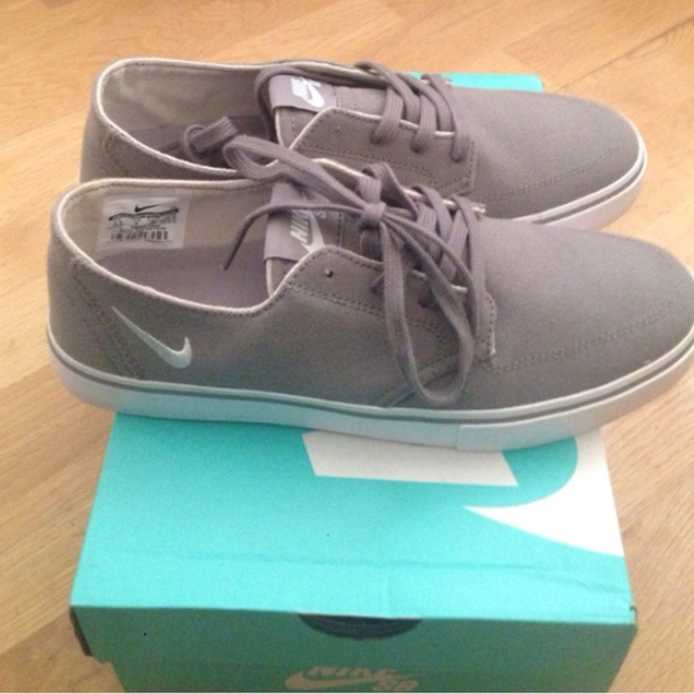 Nikes 8