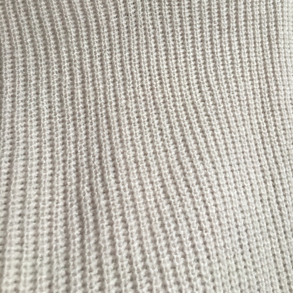 Off the shoulder/v neck sweater - Picture 4 of 4