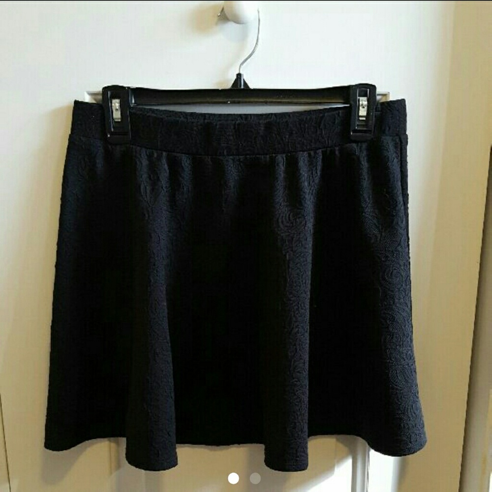 Black flowy skirt❣