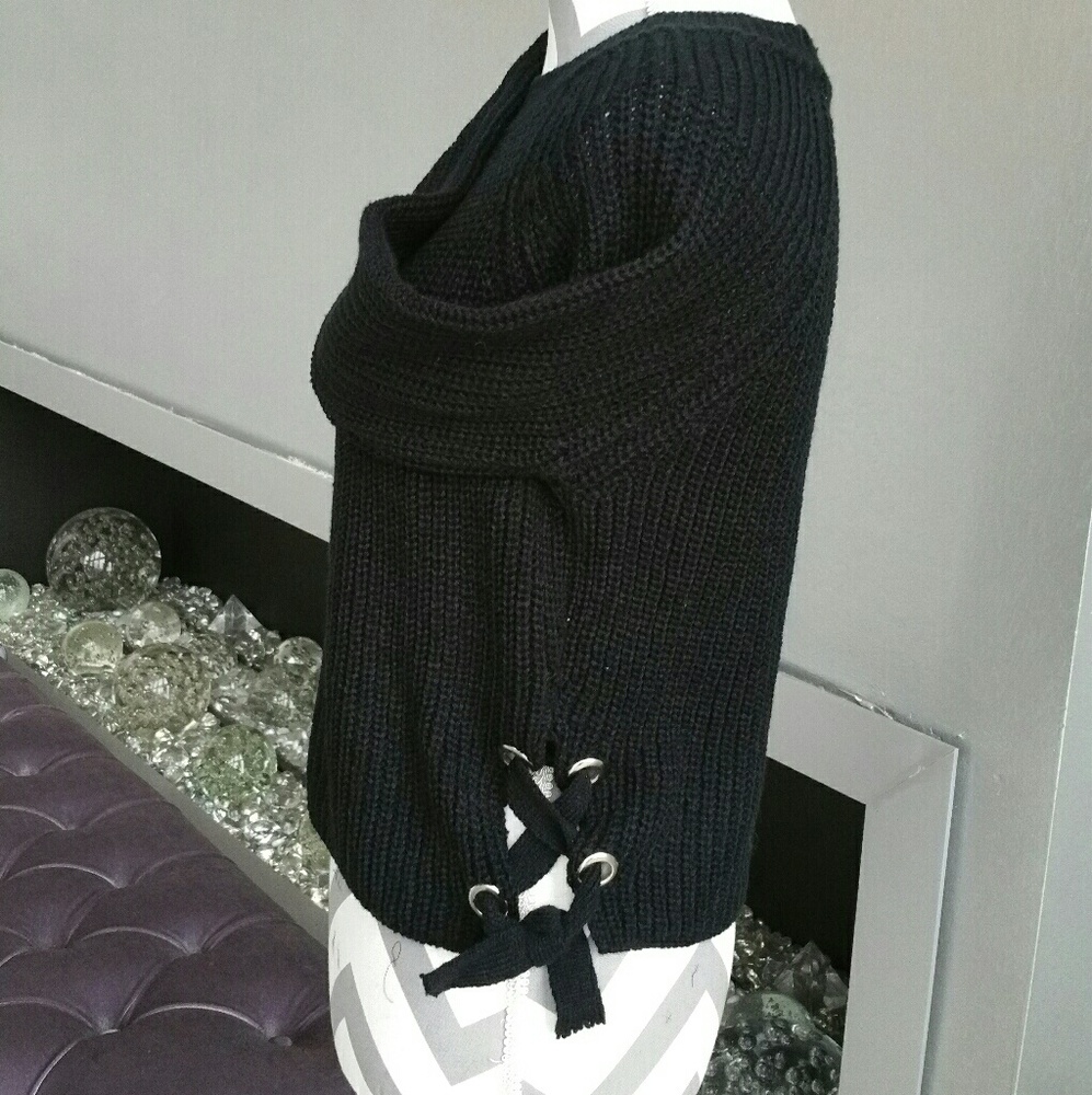 Black knit sweater with lace up side details - Picture 4 of 4