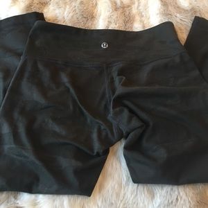 Lululemon Capri army leggings