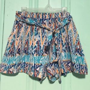 Print Flowy Shorts w/ tie