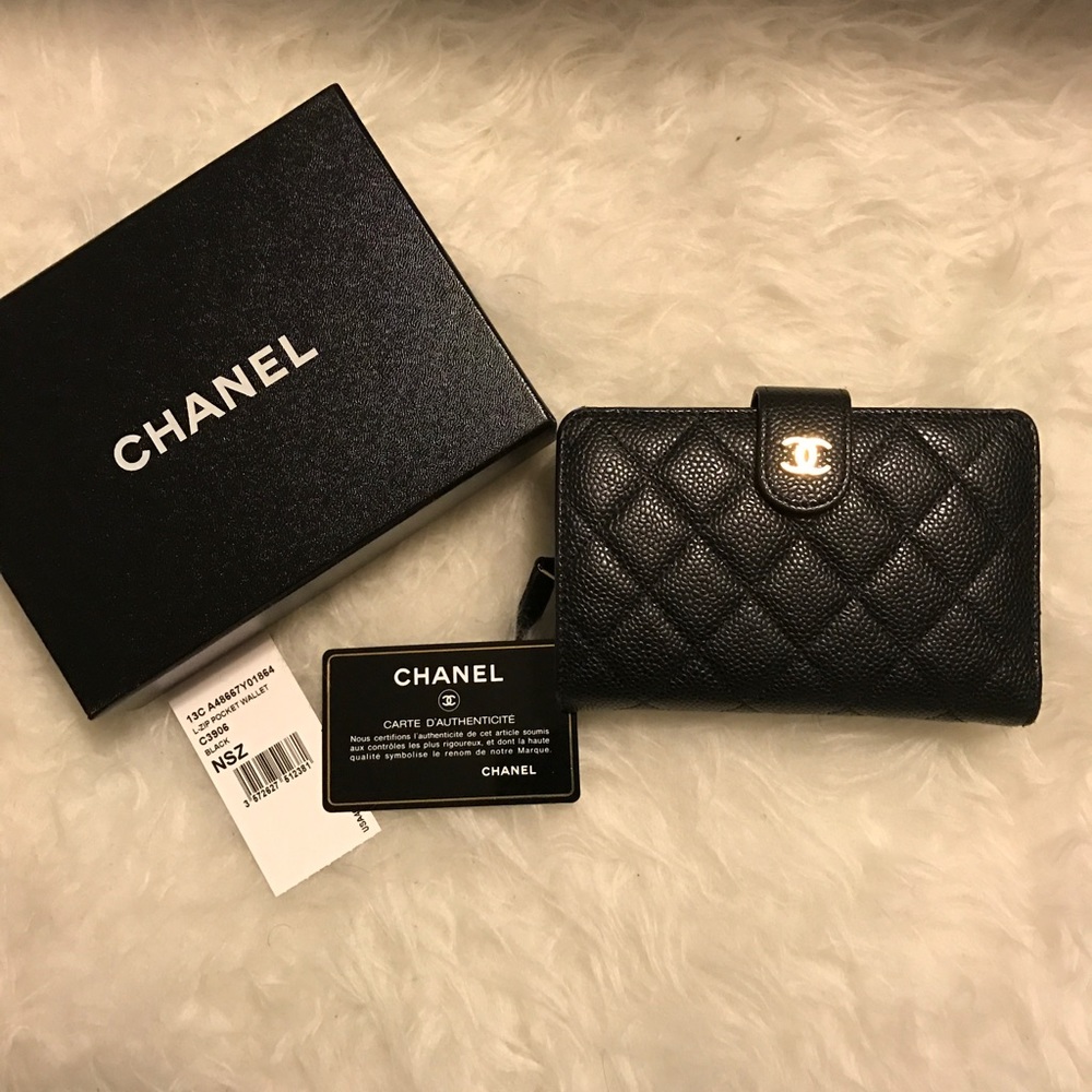 CHANEL Caviar Wallet
