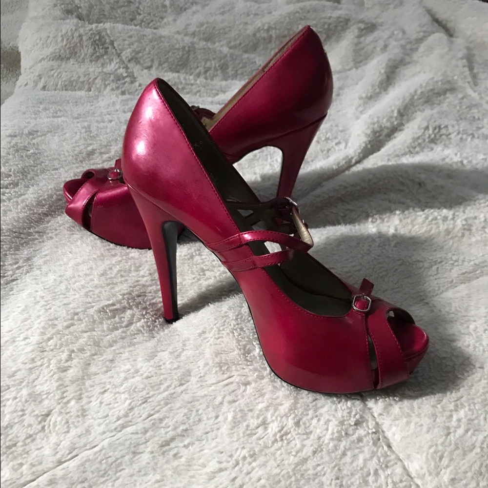 Bakers Kristine size 8 platform high heels