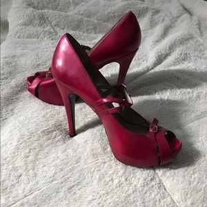 Bakers Kristine size 8 platform high heels