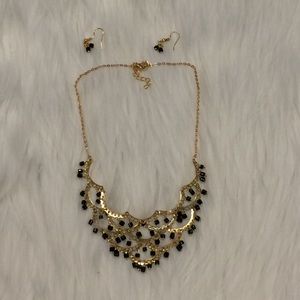 🆕 Gold tone / black beaded accents necklace set