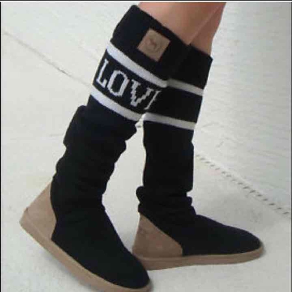 Victoria's Secret VS PINK MukLuks Boot Slippers - Picture 2 of 4