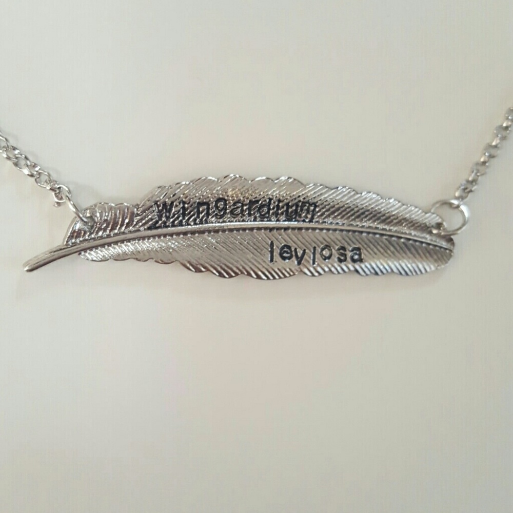 Harry Potter Levitation Charm Feather - Picture 3 of 4