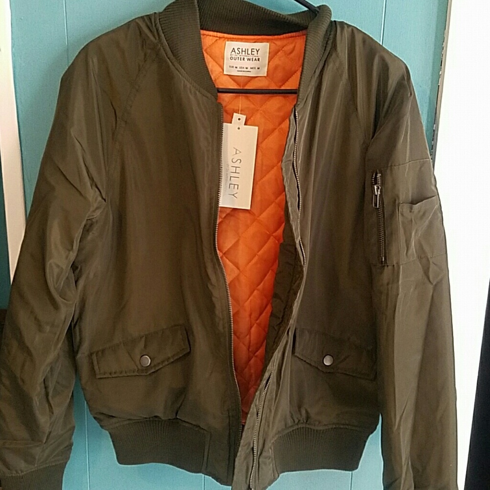 SOLD SOLD SOLD SOLD SOLD Olive green bomber jacket - Picture 1 of 3