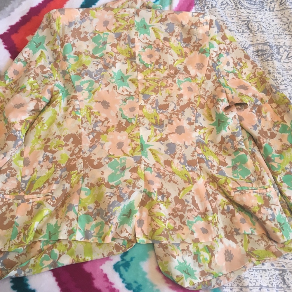 Floral Open Front Blazer - Picture 3 of 3