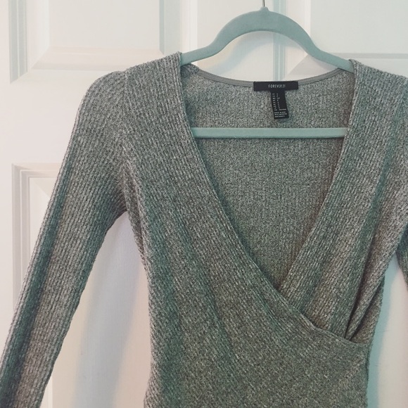 🚫SOLD Low cut long sleeve top - Picture 2 of 3