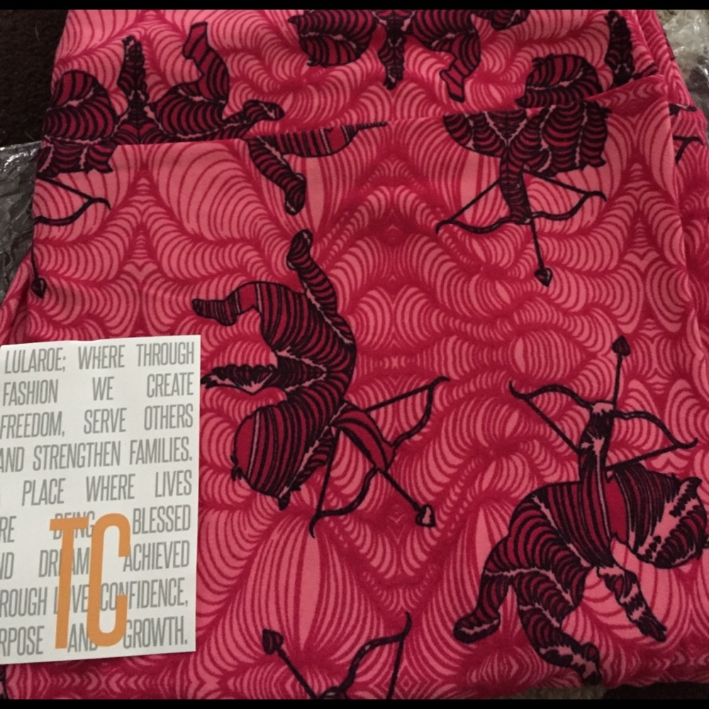 BNWT! LuLaRoe TC Cupid Leggings! 😍💖✨💘🦄