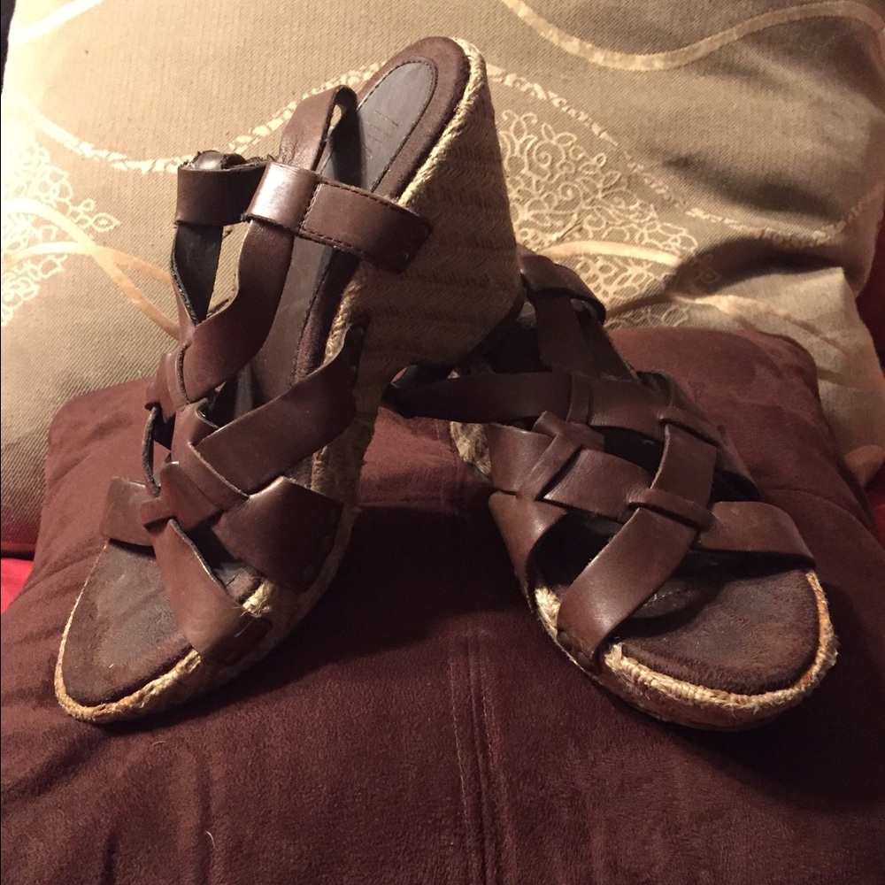 Pr Brown Leather and Jute Sandals