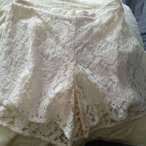 Lace cream shorts