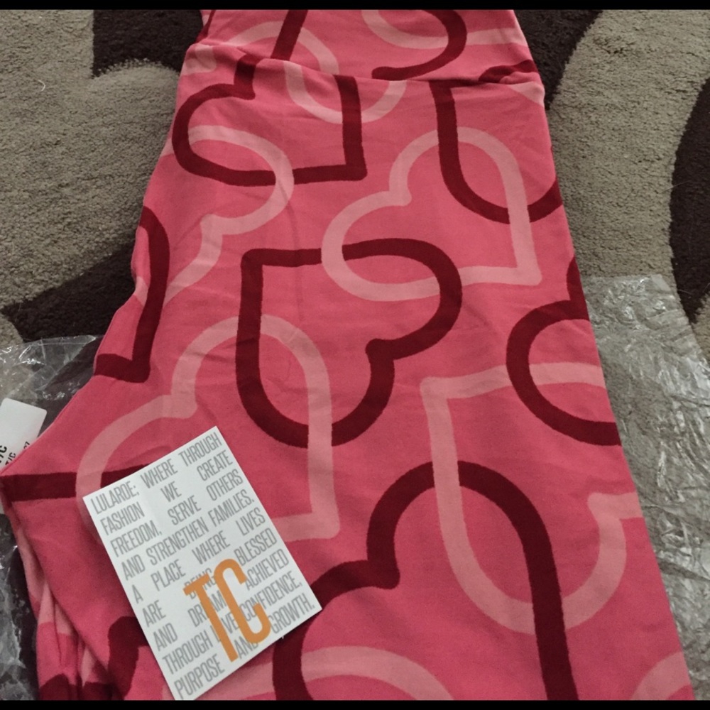 BNWT! 🦄 TC LuLaRoe 'Linked Heart' leggings!
