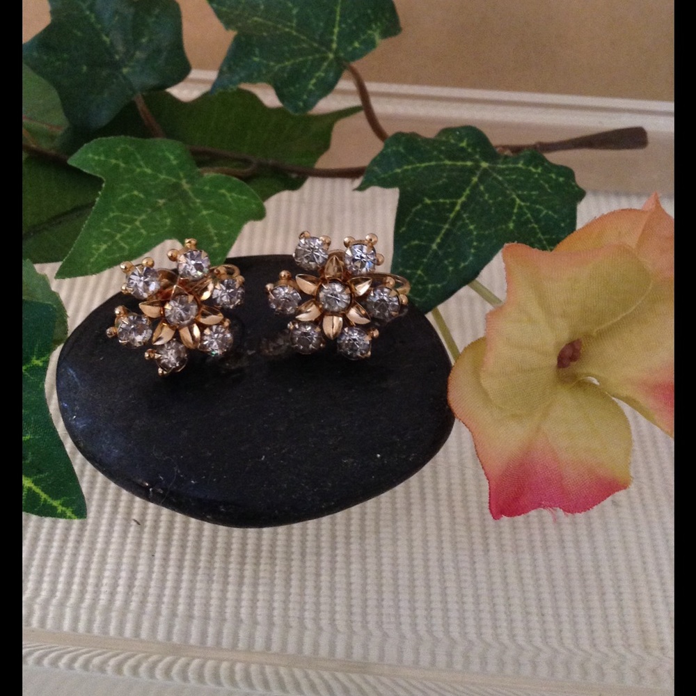 Vintage Earrings fea. Screw-Backs