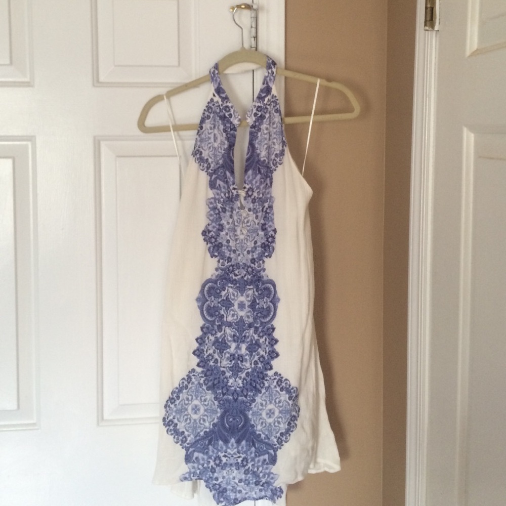 O'Neill - Halter Dress; white/blue