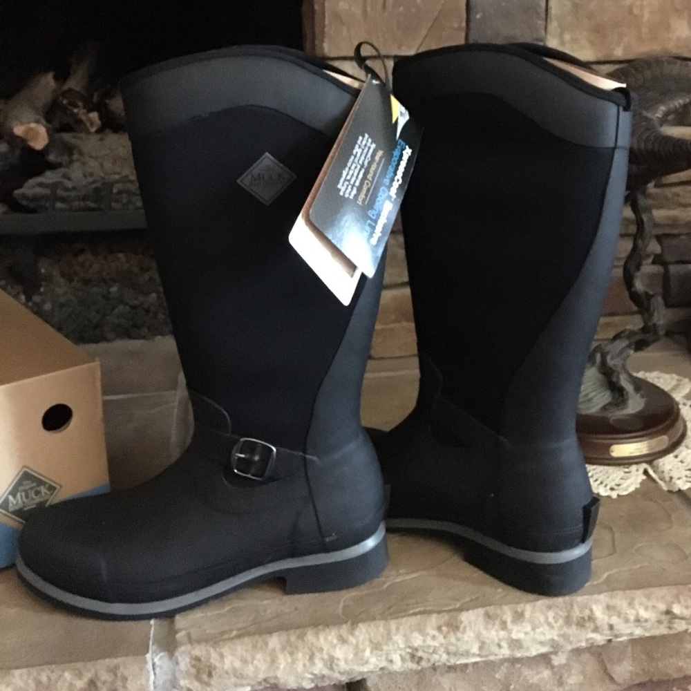 NWT Muck women boots very stylish size 9 Cute!