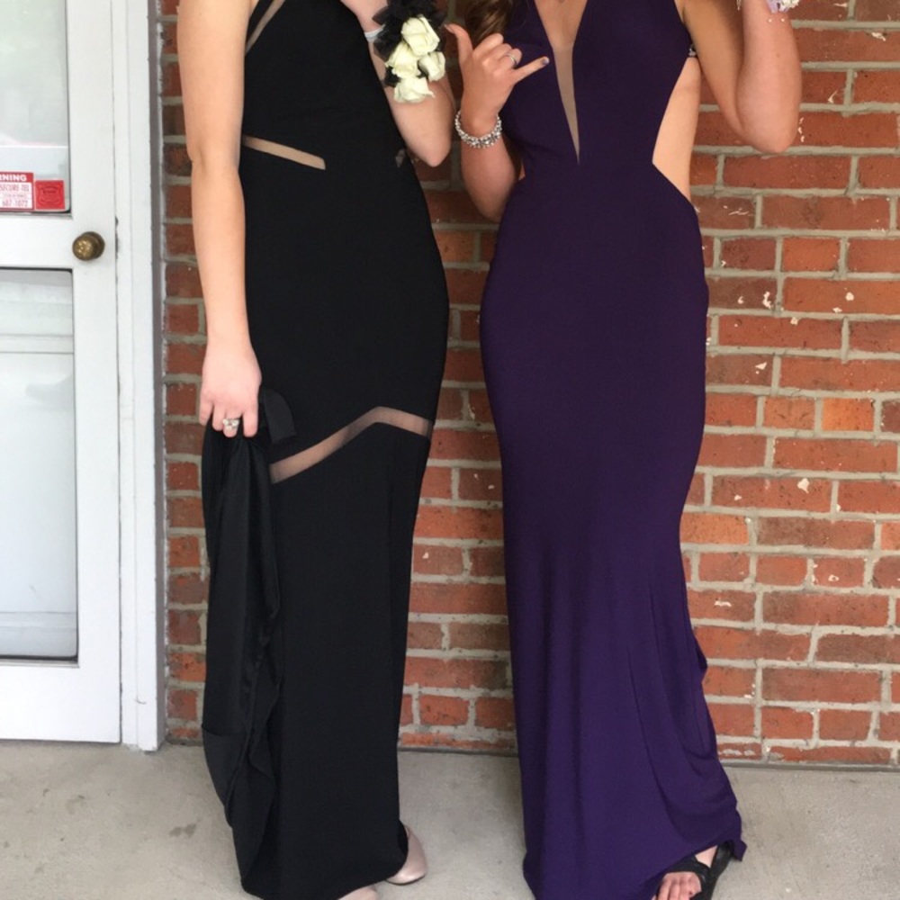 PROM/FORMAL DRESS - Picture 2 of 4