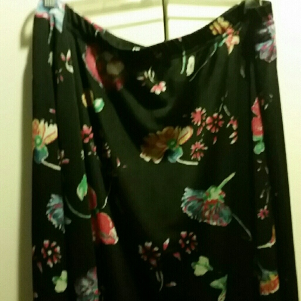 Skirt - Picture 2 of 3
