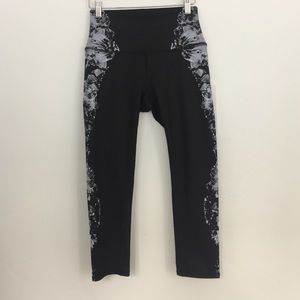 Alo Yoga High-Waist Airbrush Capri in Krystal