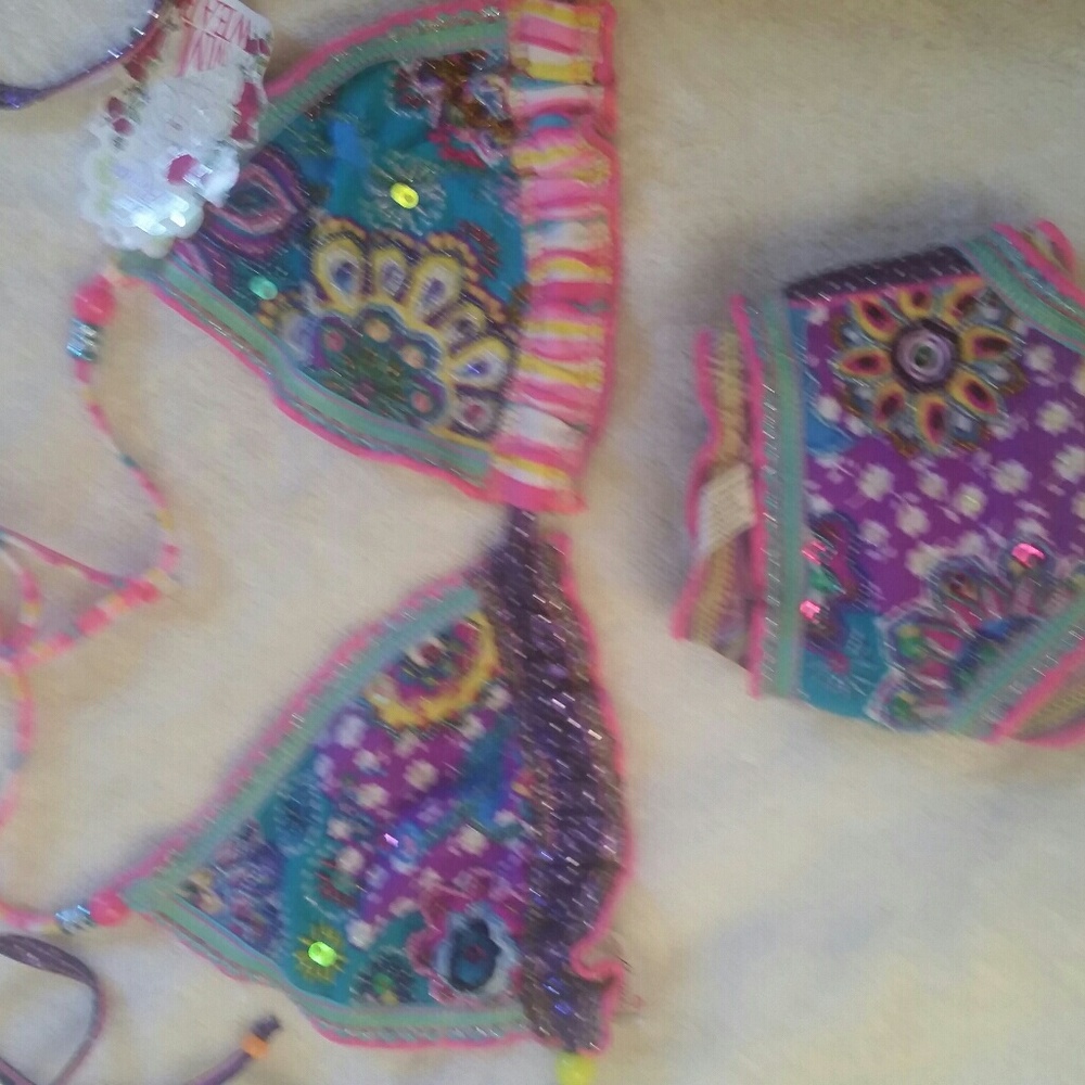 Bikini - Picture 4 of 4