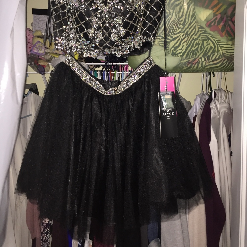 Homecoming dress - Picture 3 of 3