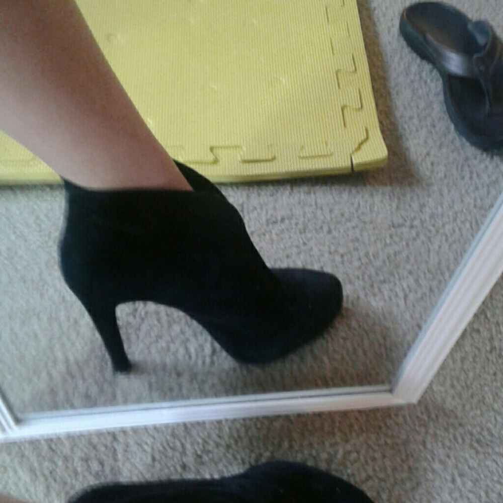 Jessica Simpson Shooties (?) Size 7.5 Medium