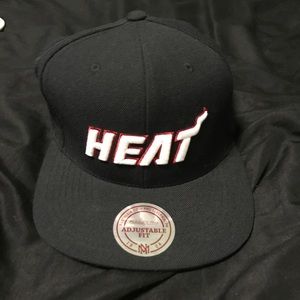Heat Snapback Black