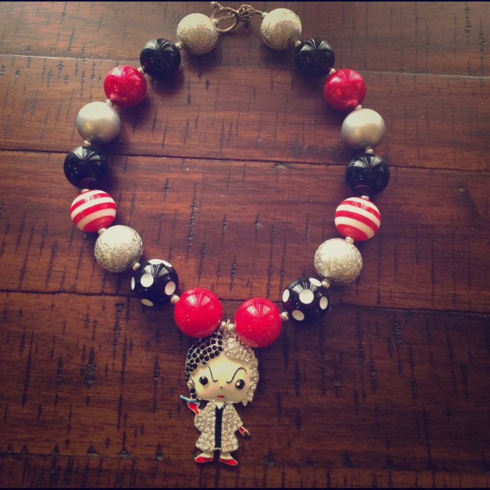 Girls cruella deville necklace
