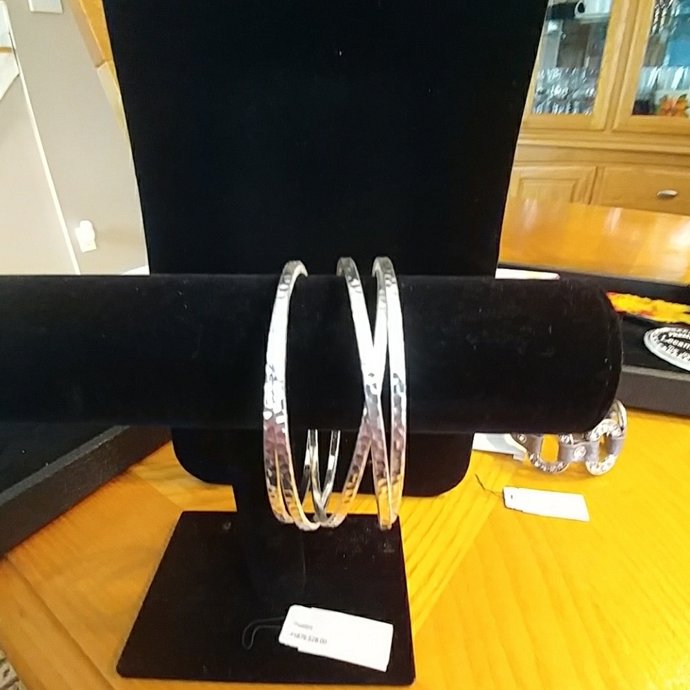 Illusion bracelet
