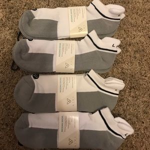 (4) NWT livi active socks