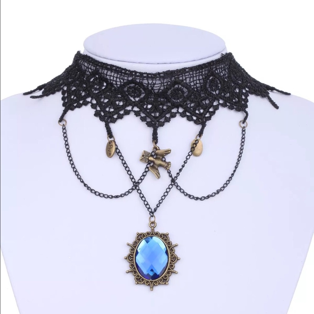 gOtHiC choker necklace