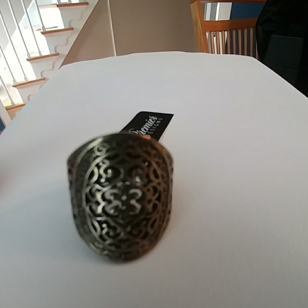 Jasmine ring